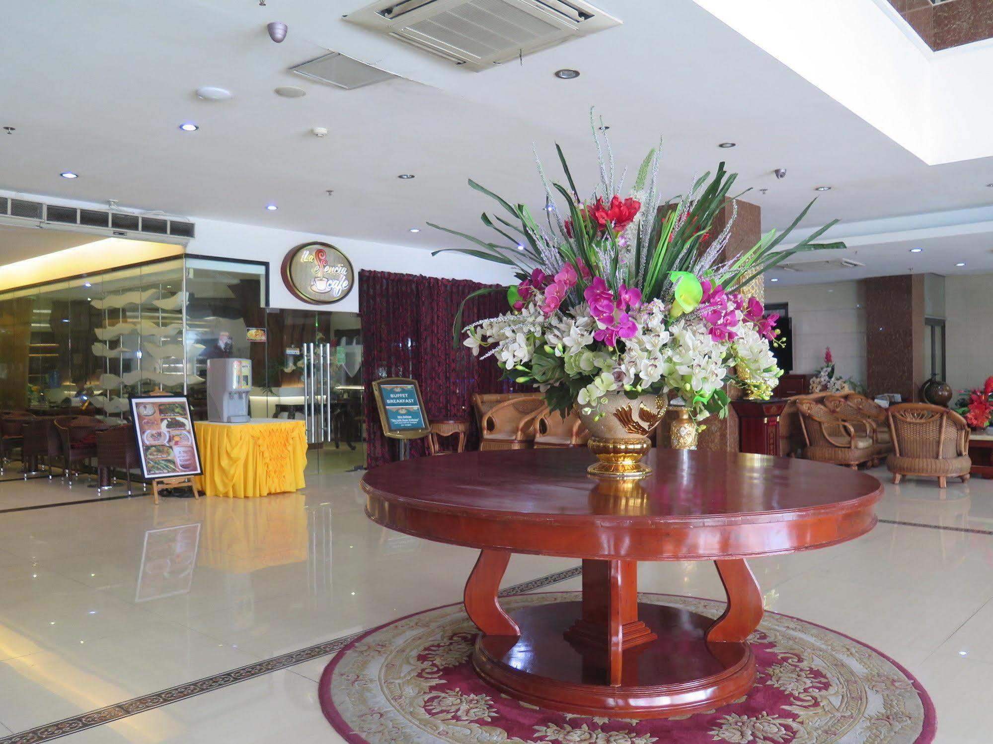 Hotel Essencia Dumaguete City Екстер'єр фото