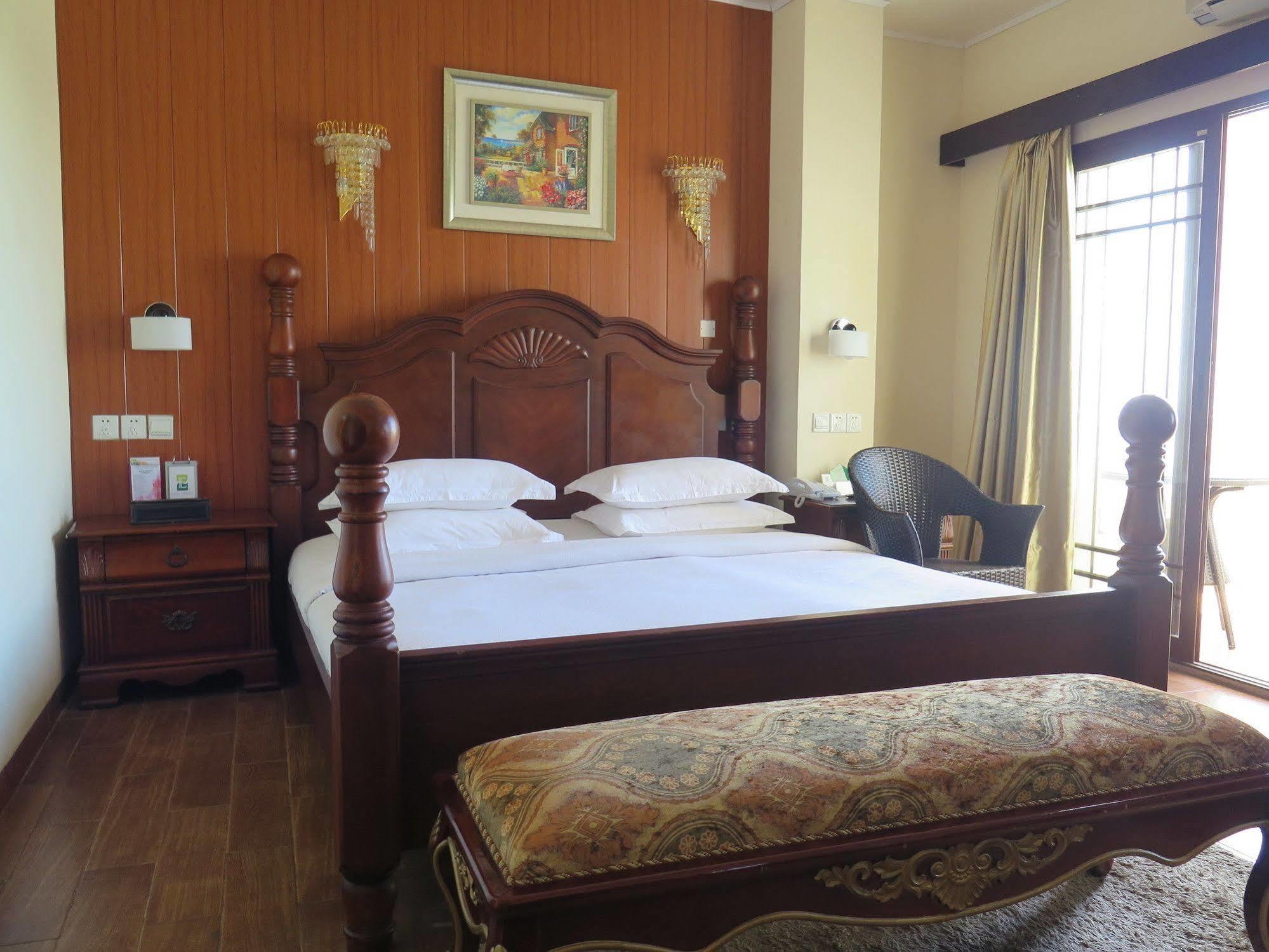 Hotel Essencia Dumaguete City Екстер'єр фото