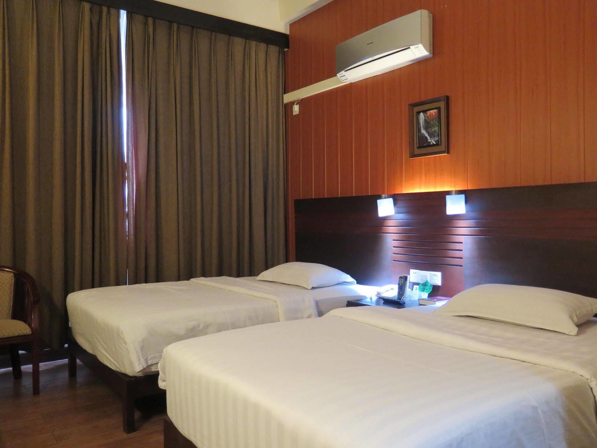 Hotel Essencia Dumaguete City Екстер'єр фото