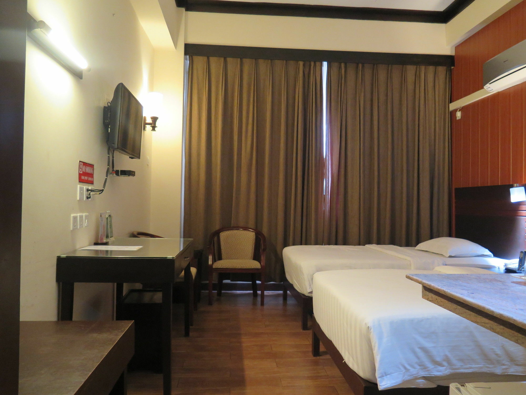 Hotel Essencia Dumaguete City Екстер'єр фото