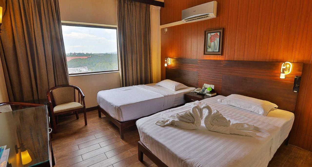 Hotel Essencia Dumaguete City Екстер'єр фото